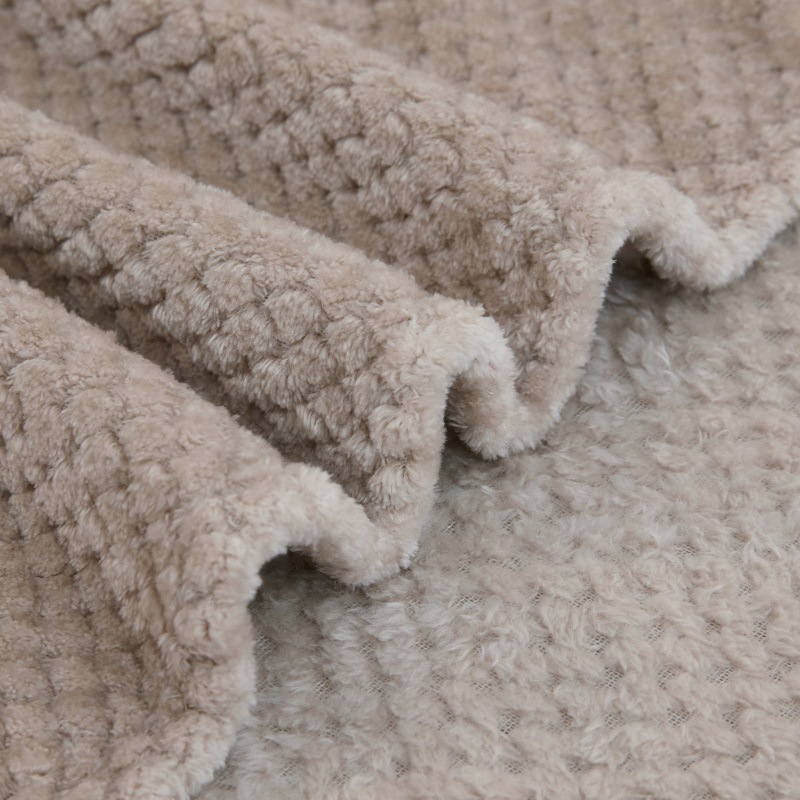 Picture of Thick solid color pineapple plaid sofa blanket flannel blanket coral fleece office air conditioning blanket gift blanket