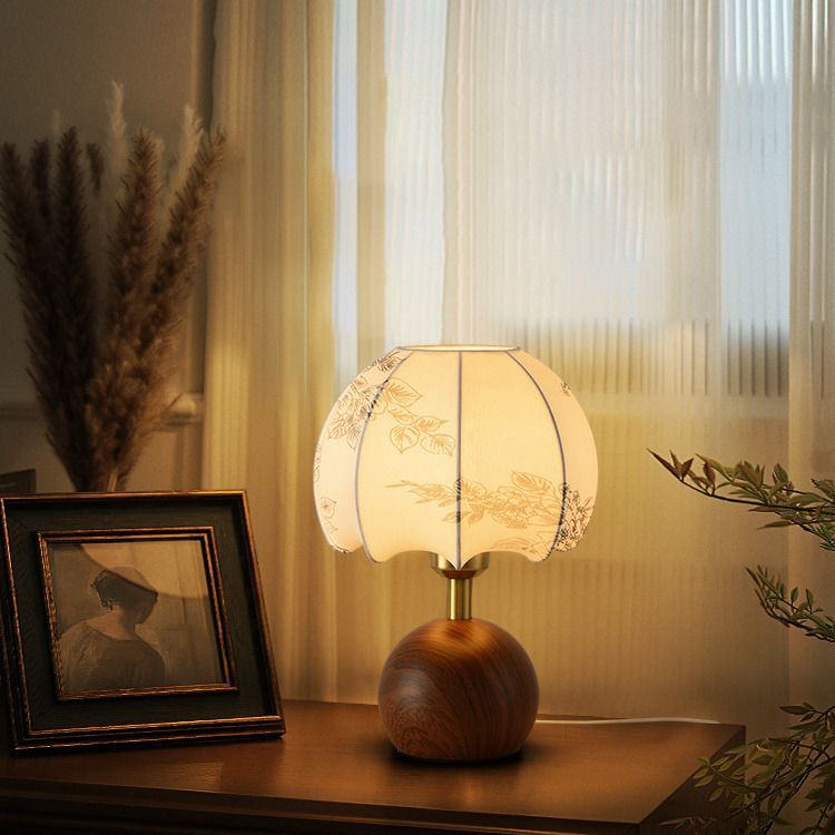 New Internet celebrity B&B table lamp, living room study decoration, creative Chinese retro atmosphere, bedside night light, bedroom