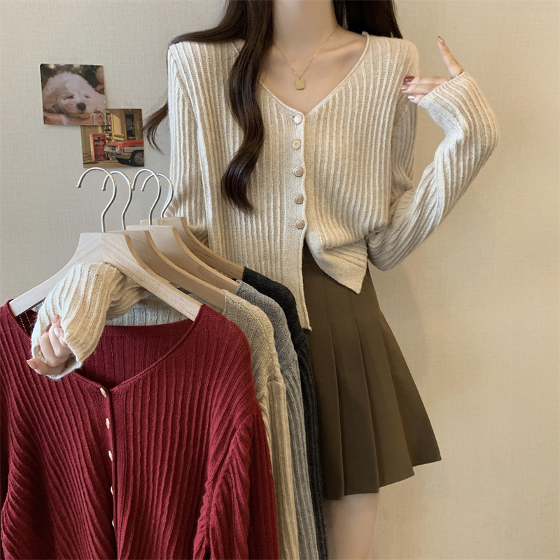 Women's V-neck long-sleeved sweater 2023 Autumn New Korean style niche temperament button cardigan slim-fit short top