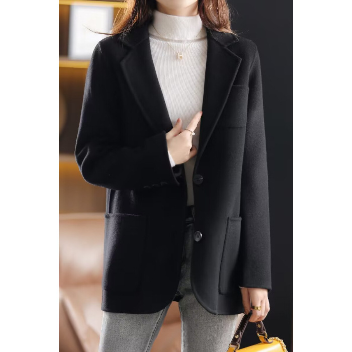 Picture of 2025 New Autumn and Winter Short Woolen Coat for Women, Solid Color Thickened Mid-Length Suit Collar Coat for Women Wholesale