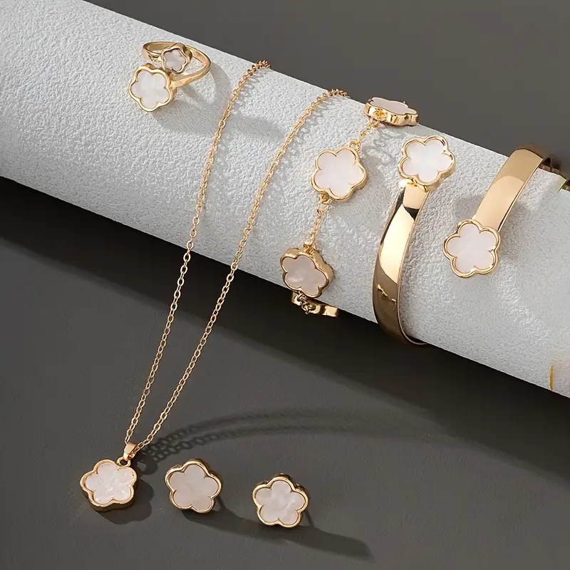Picture of temu Hot Sale Bright Lucky Flower Jewelry suit Acrylic Bracelet Bracelet Five Leaf Clover Necklace Ring Earrings for Women