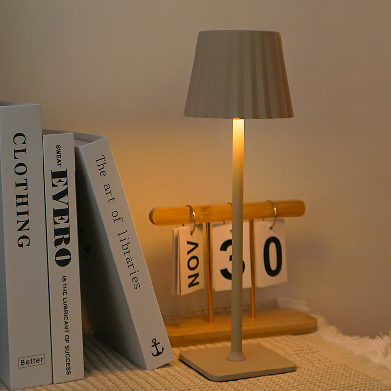 Cross-Border Iron High-Leg Bedroom Bedside Touch Creative Night Light Modern Simple Living Room Bar Ornaments Small Table Lamp