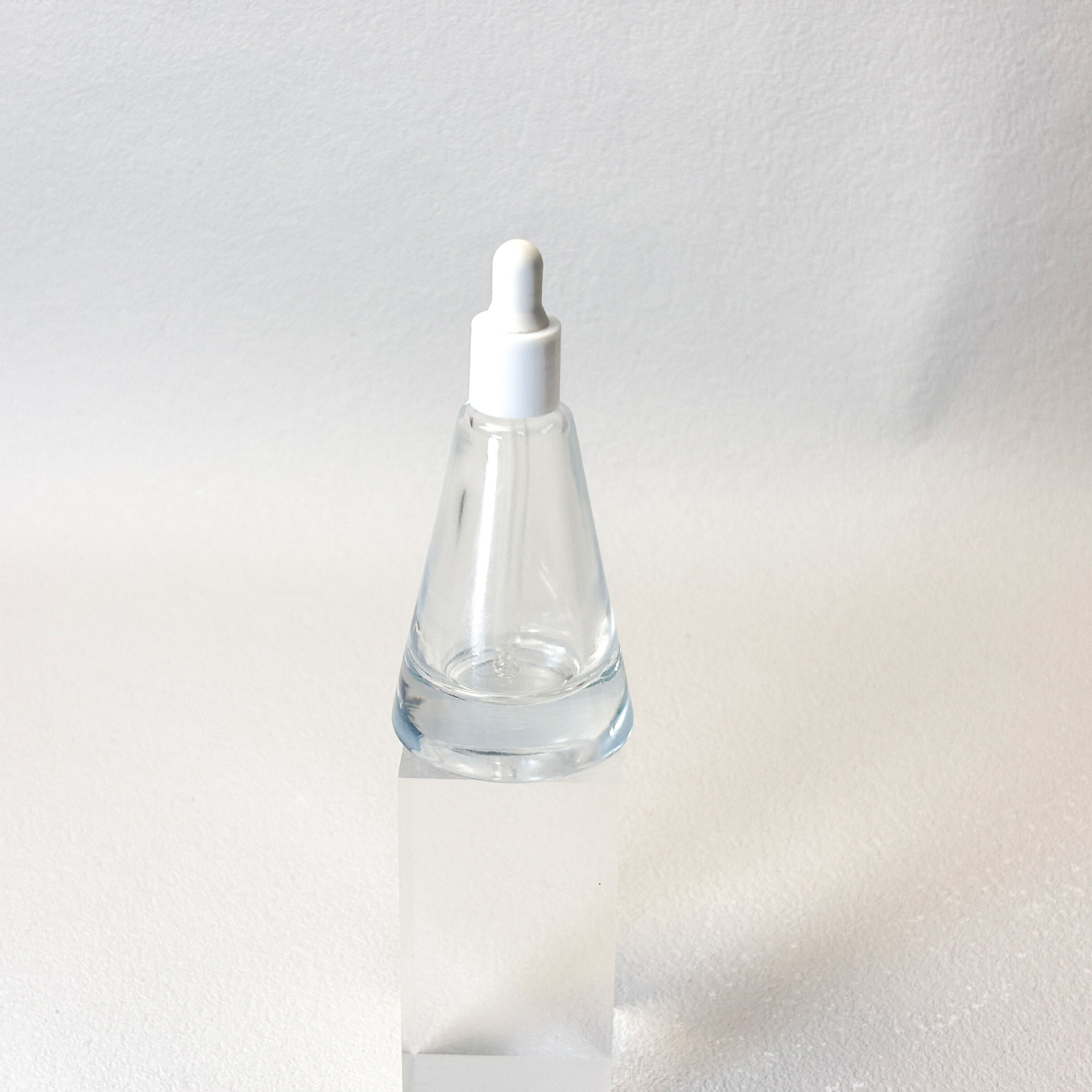Picture of New in stock 15ml Frosted Tea Conical Bottle Thick Bottom Spray Bottle Dropper Essential Oil Perfuse Bottle Essence Bottled