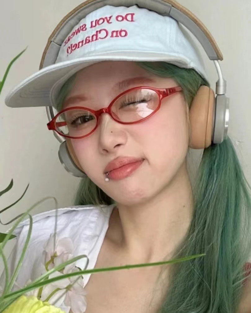 Picture of New retro small frame small face hot girl glasses frame student Female Anti-blue light glasses plain beauty artifact oval shape