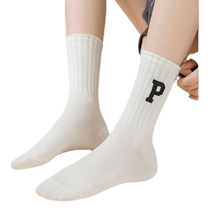 Socks women's autumn and winter popular mid-calf length socks Japanese retro ins versatile sports socks Big P letter socks can be worn outside Zhuji