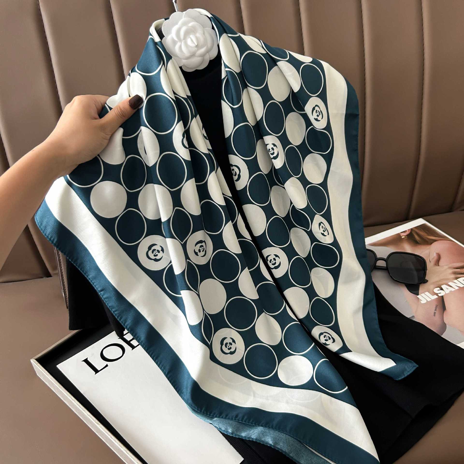 Picture of New 90cm Large Square Silk Elegant High-grade Decorative Shawl Women's Silk Scarf Fashion All-match Professional Scarf