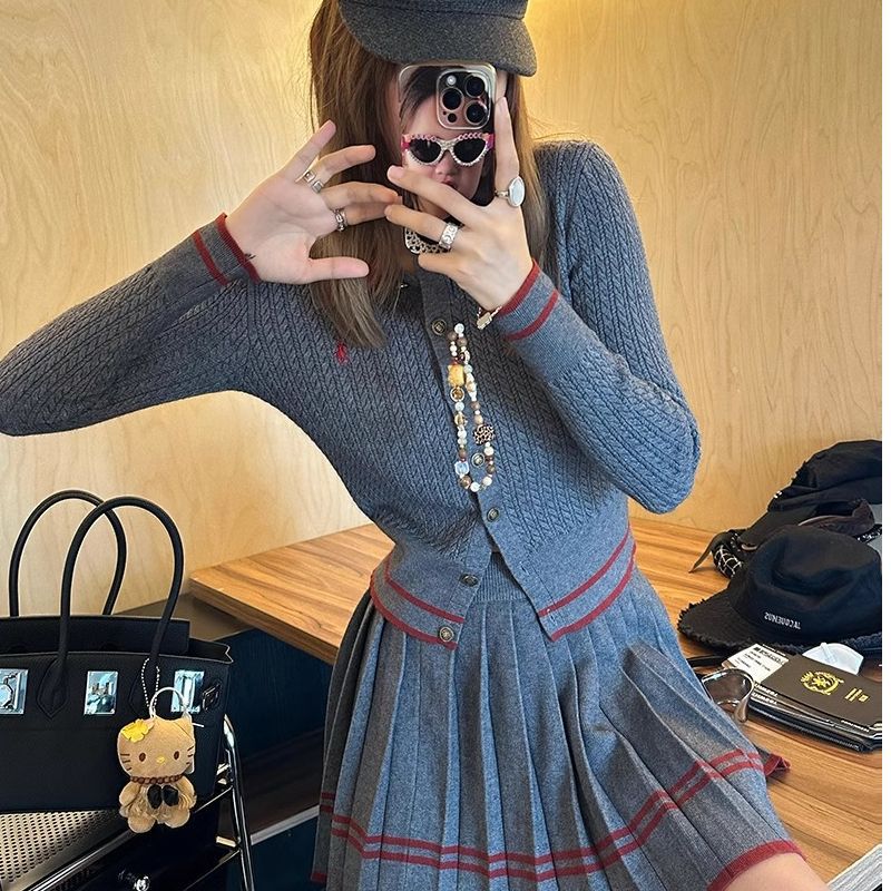 Academy Style Knitwear with Skirt Two-piece Set Women's 2025 Spring Lapel Cardigan Top Pleated Skirt Pure Desire