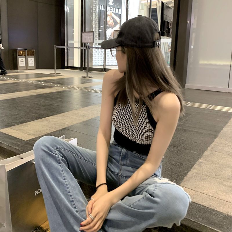 Picture of Knitted Halterneck Camisole Women's 2025 Summer New Sexy Outer Wear Sleeveless Short Sexy Backless Top Trendy
