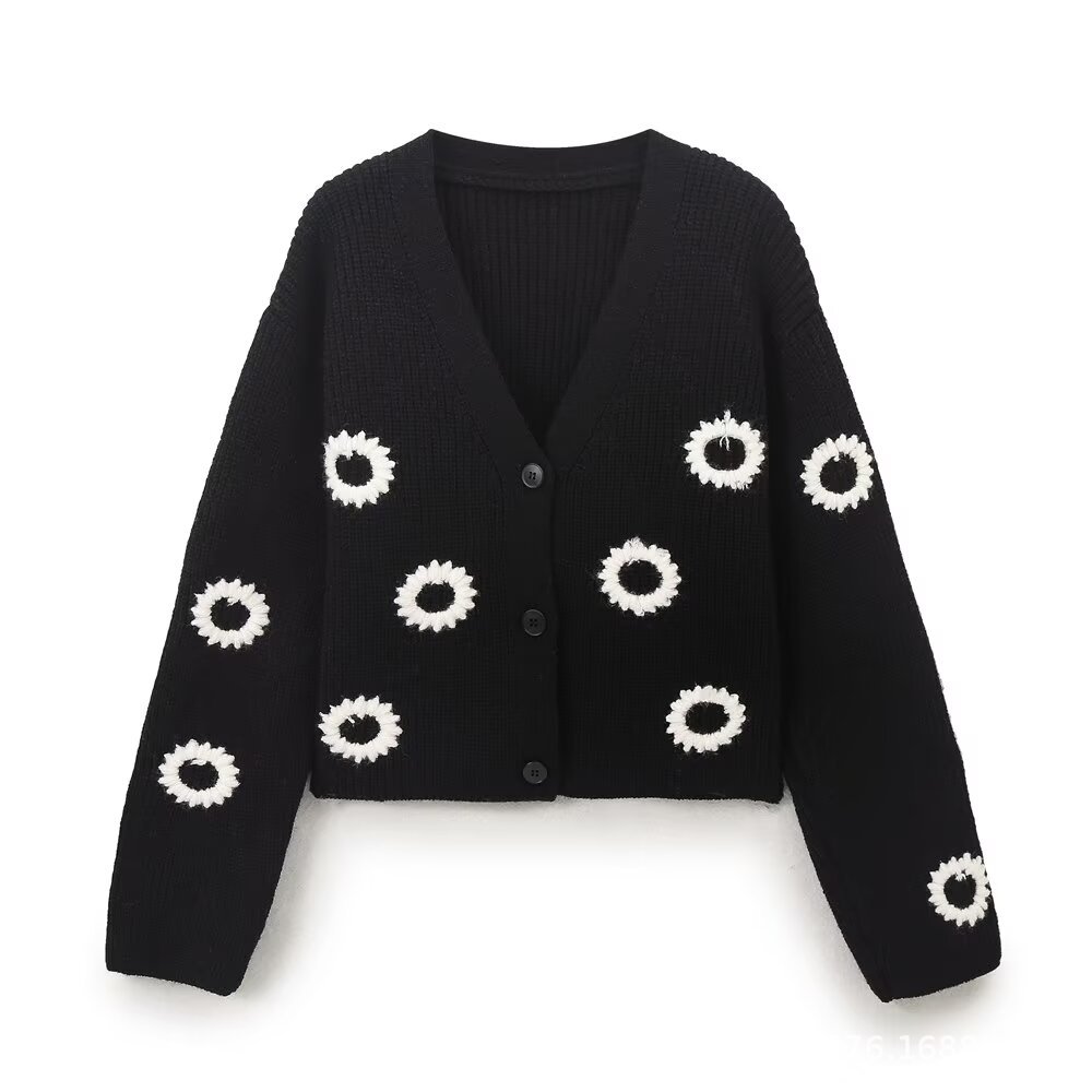 Europe and the United States Amazon cross-border wholesale 2024 winter new V-neck flower embroidery pocket single-breasted knitted cardigan