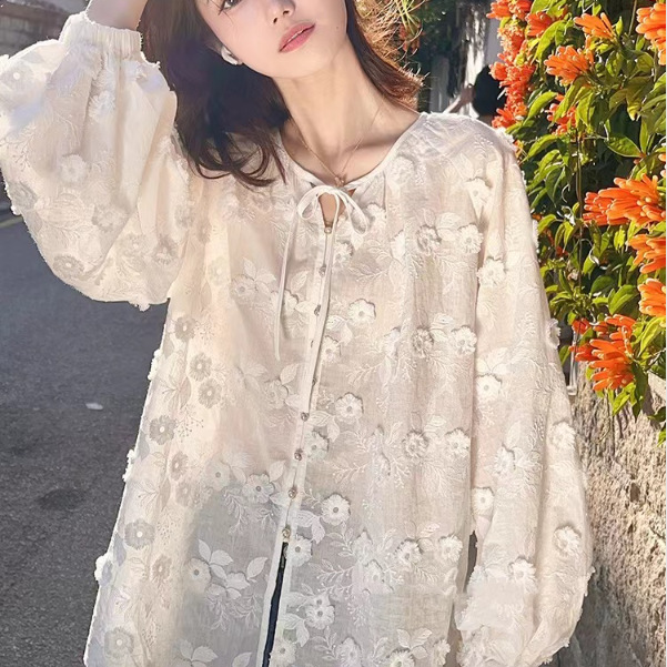 Korean chic popular this year beautiful early spring jacket super good-looking age-reducing heavy industry embroidery foreign style shirt women