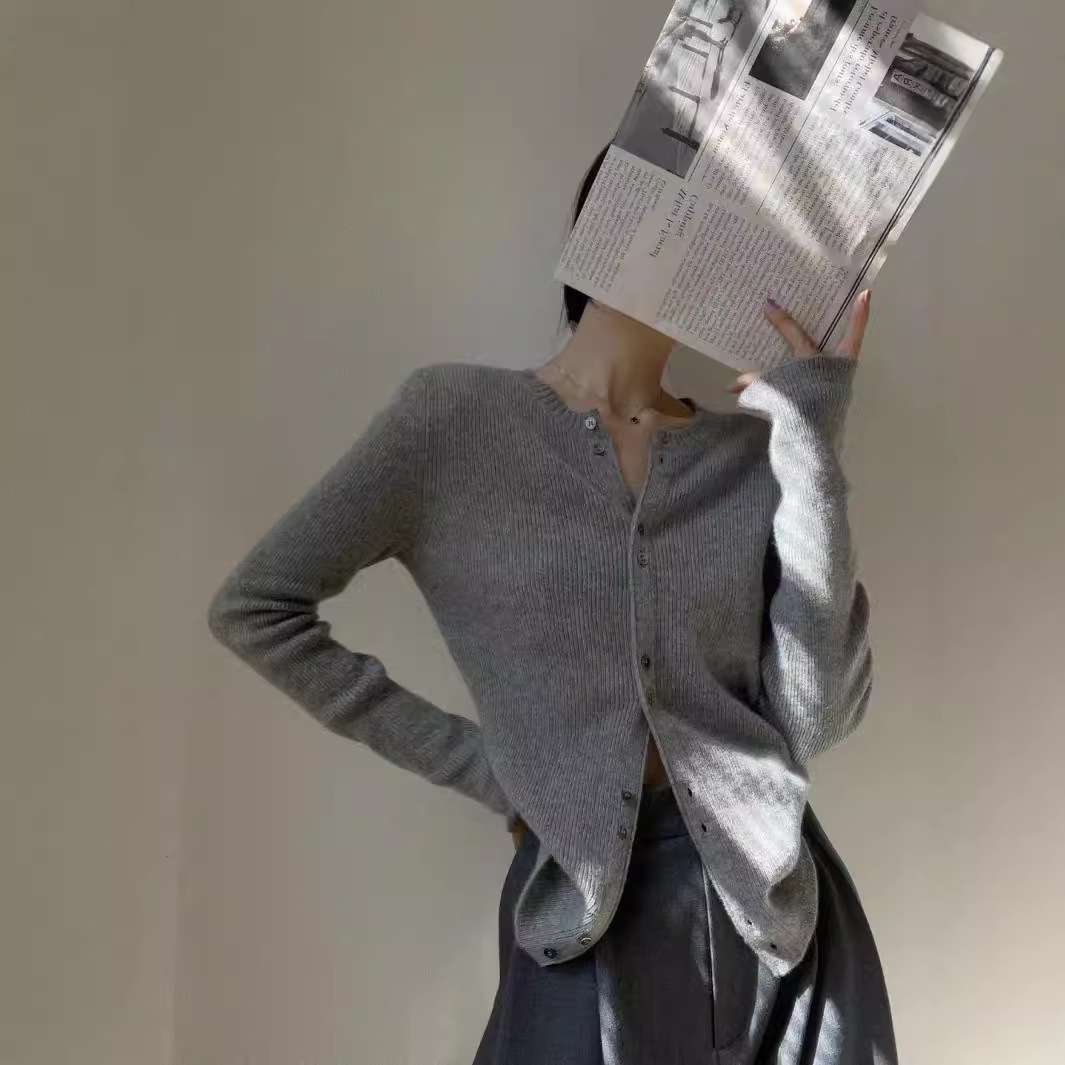Grey V-neck Knitted Cardigan Women's Spring and Autumn Fashion Elegant Western Style Slim-fit Inner Sweater Short Top Coat