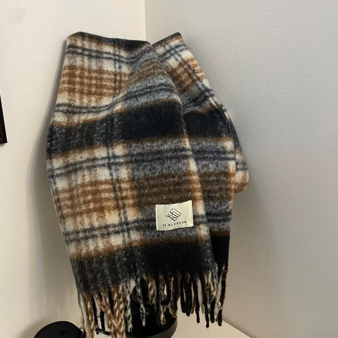 Picture of Maillard new striped scarf women's autumn and winter thickened warm neck snood student versatile solid color scarf manufacturer cross-border