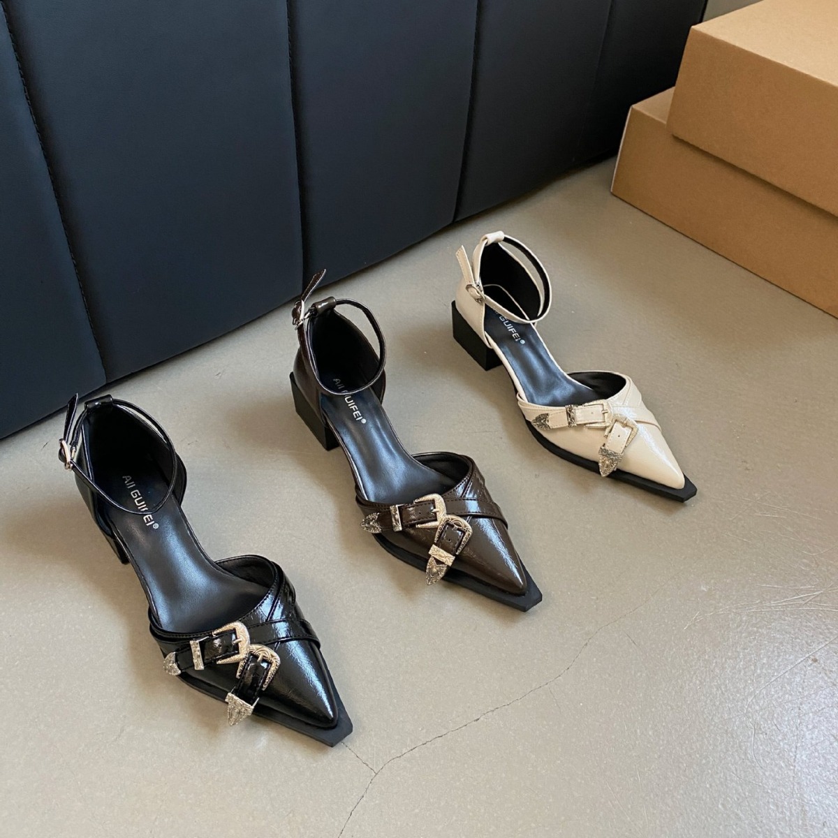 Spring 2024 new fashion pointed toe niche strap buckle rivet thick mid heel women's shoes commuter professional Hollow