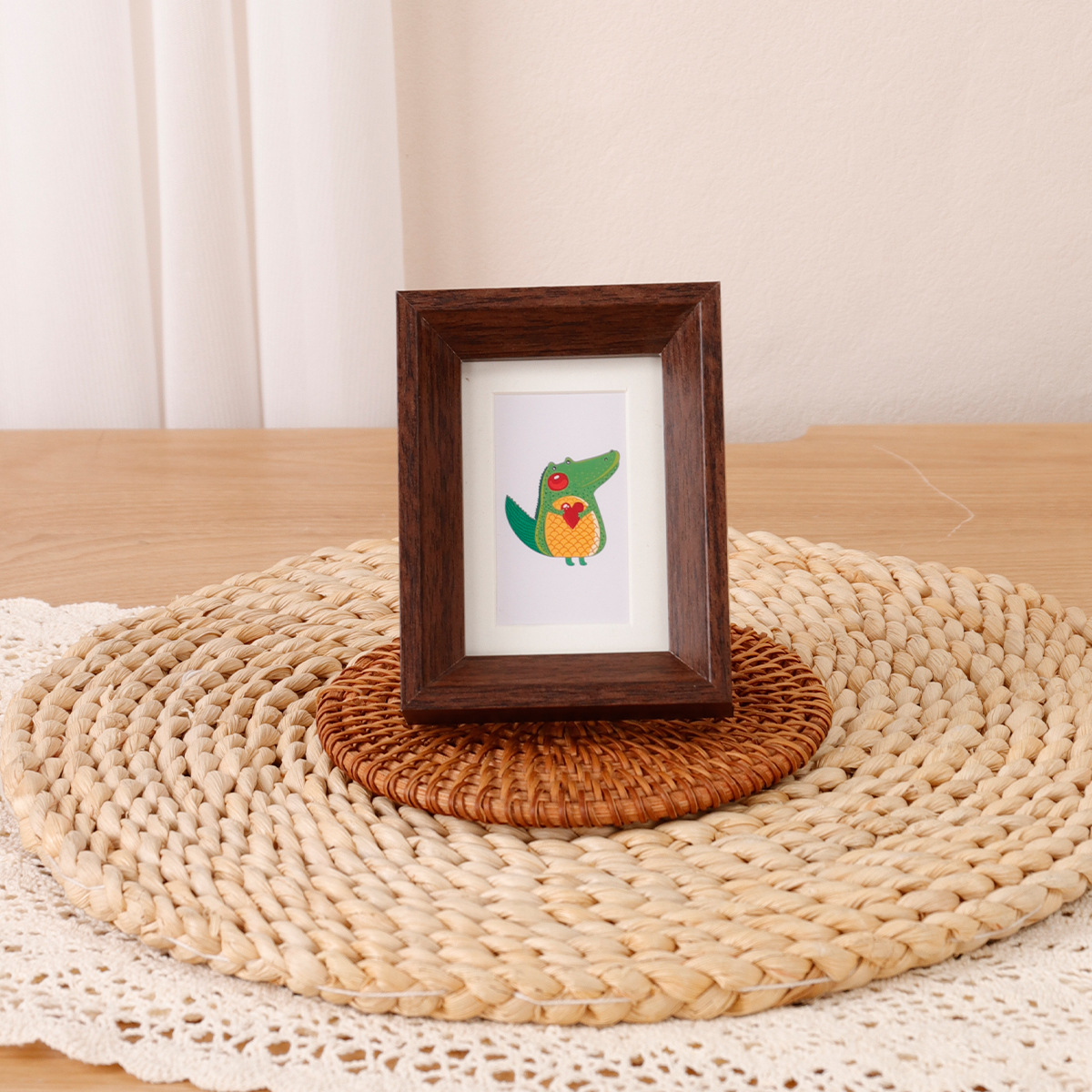 Picture of Mini 3 Inch Dione Desktop Ornaments RMB DIY Collection Frame Couple Wedding ID Photo Small Photo Frame Set Table
