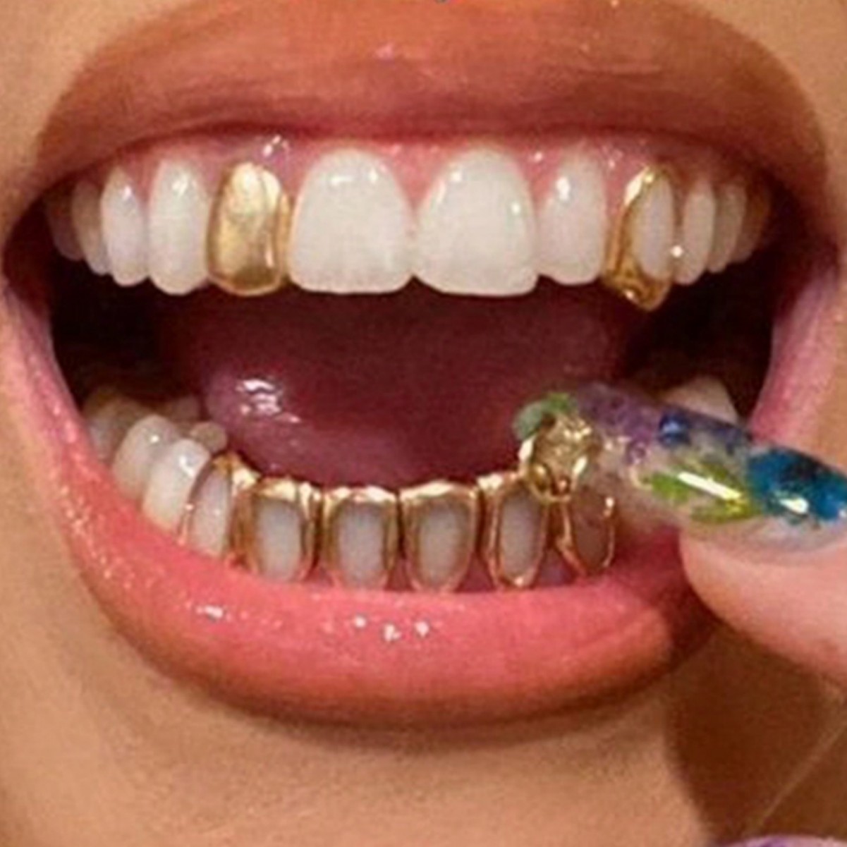 Picture of Cross-Border Hot Selling Six Cut Out Flat Teeth Hip-Hop Braces Hiphop Hip-Hop Teeth Three-Piece Set Stage Props Braces