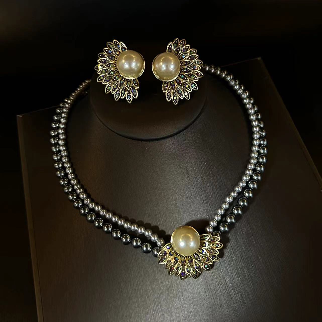 Qingdao Middle Ancient Necklace Women's French Style Retro Romantic High-end Sense commuter Sunflower Necklace Earrings Earrings suit