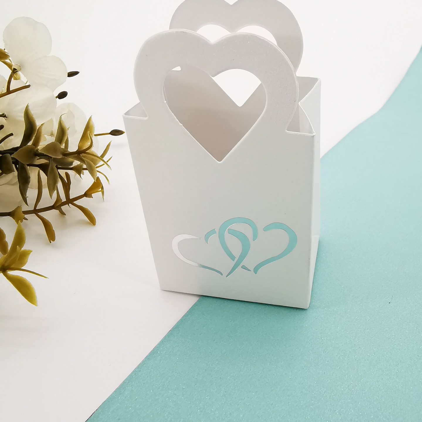 Picture of Mini Gift Box Handbag Small Pearlescent Paper Wedding Candy Box Hot Silver Love Gift Packaging Hand Carry Heart