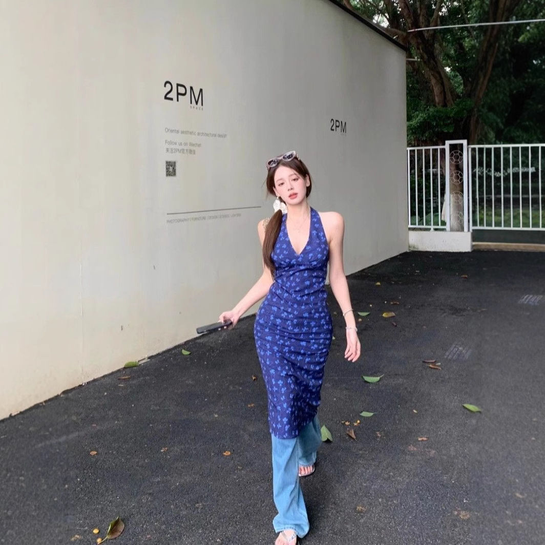 French-style Blue V-neck Hanging Neck dress Women's Summer Vacation-style Tight Waist Backless Hip Skirt Slim-fit Floral Skirt with Slip