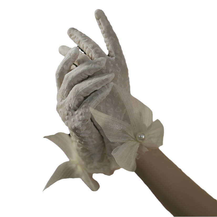 Korean-style bridal lace wedding gloves Milky White short bag five-finger short bow Pearl Daily Photo