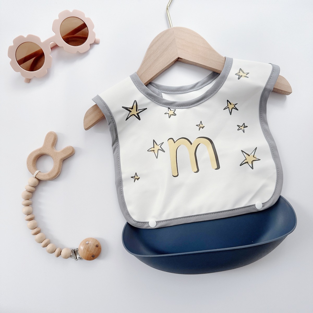 Picture of New Children's Silicone Bib Baby Meal Bag Baby Food Supplementary Food Bag Waterproof Anti-dirty Artifact PU Soft Bib
