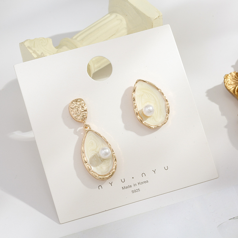 925 Silver Needle French Elegant Glaze Asymmetric Pearl Earrings Simple Temperament Baroque Retro Hong Kong Style B531