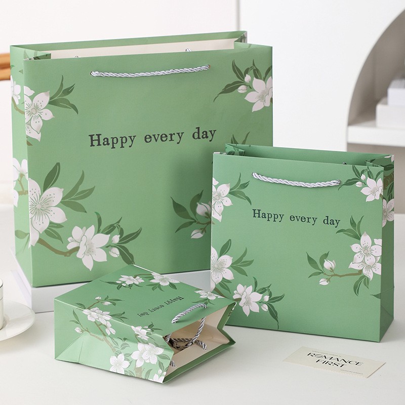 in stock Cardboard Gift Bag Simple Handbag Holiday Gift Packaging Bag High-end Bag Cosmetic Bag High-end Sense