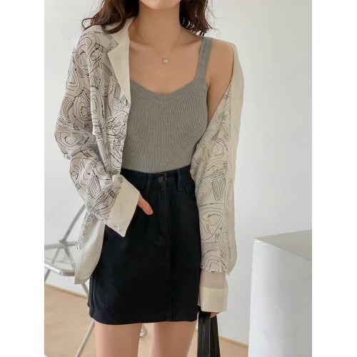 Picture of White Camisole Women's Spring and Summer All-match Slim-fit Slimming ins Fashionable Inner Base Shirt Outer Wear Knitted V-neck Top