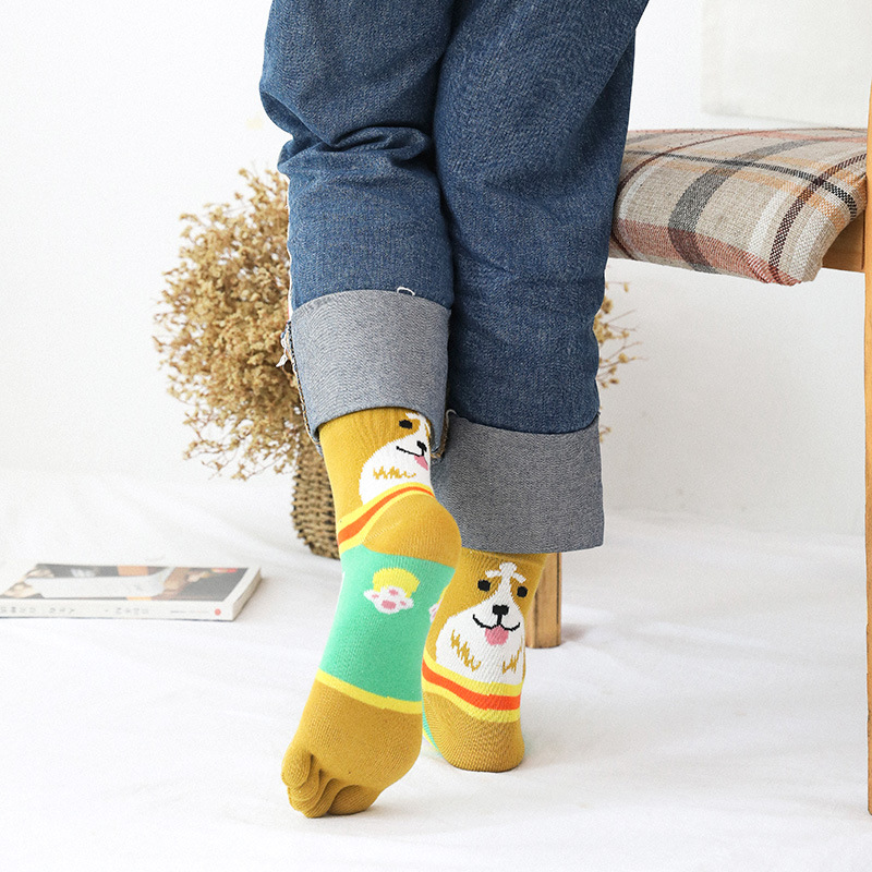 19 autumn and winter New cartoon dog cotton ladies five-finger socks cotton sweat-absorbent breathable warm socks