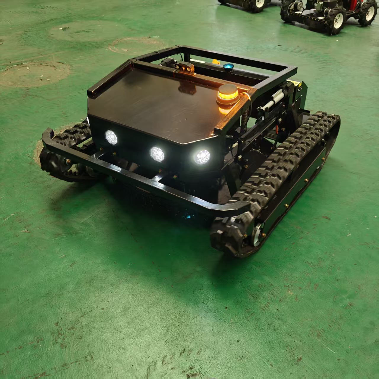 Export Italy remote control lawn mower mountain reclamation crawler lawn mower agricultural greenhouse lawn mower