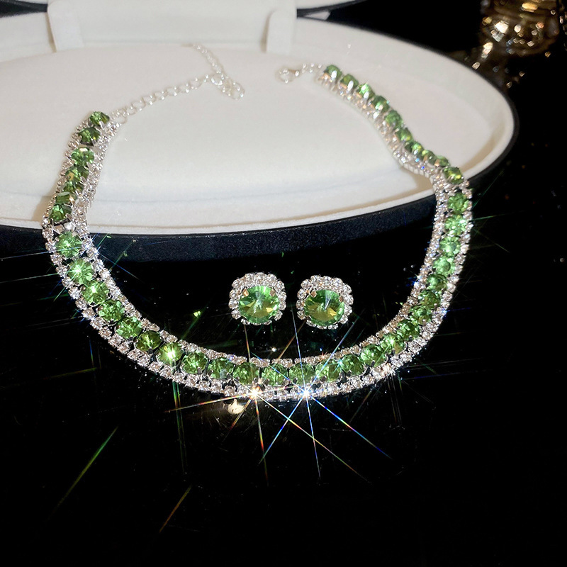 Picture of European and American light luxury high-end zircon jewelry suit necklace niche retro clavicle chain fashion Joker jewelry wholesale