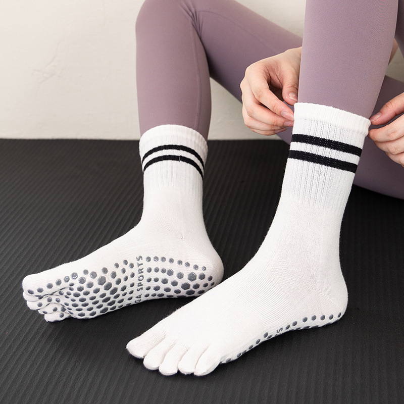 Yoga socks five toe socks sweat-absorbent autumn calf socks non-slip breathable Terry warm mid-calf Pilates one-piece delivery