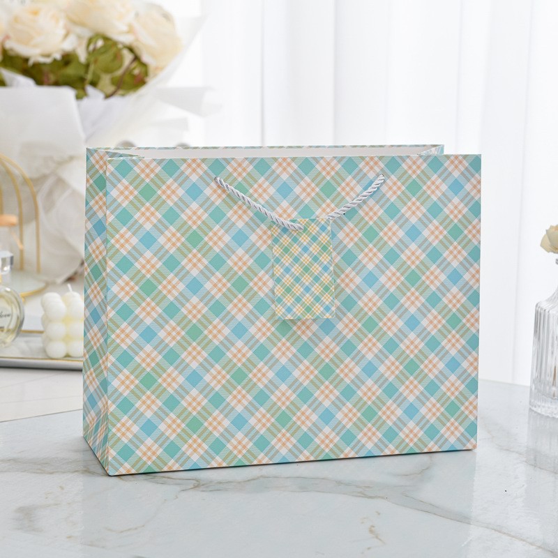 Picture of New horizontal plate thickened gift bag business fashion gift hand-held paper bag stationery jewelry store clothing packaging bag
