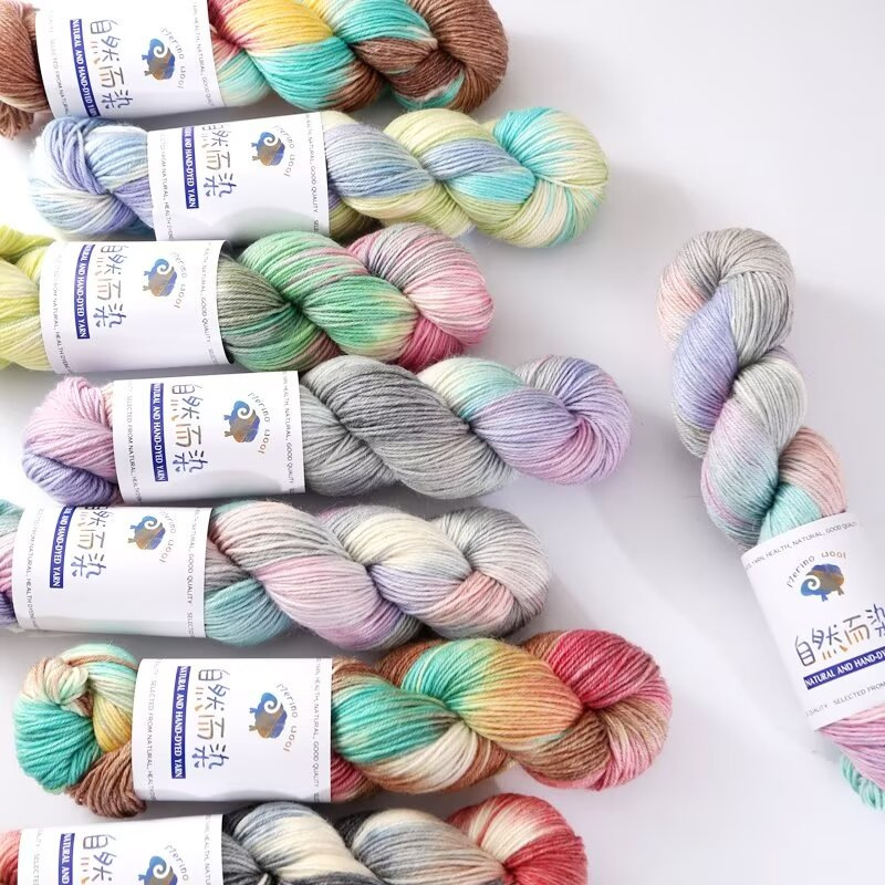 Hand-dyed wool thread in thick hand-knitted diy skin-friendly comfortable wool group knitted scarf coat wool factory wholesale