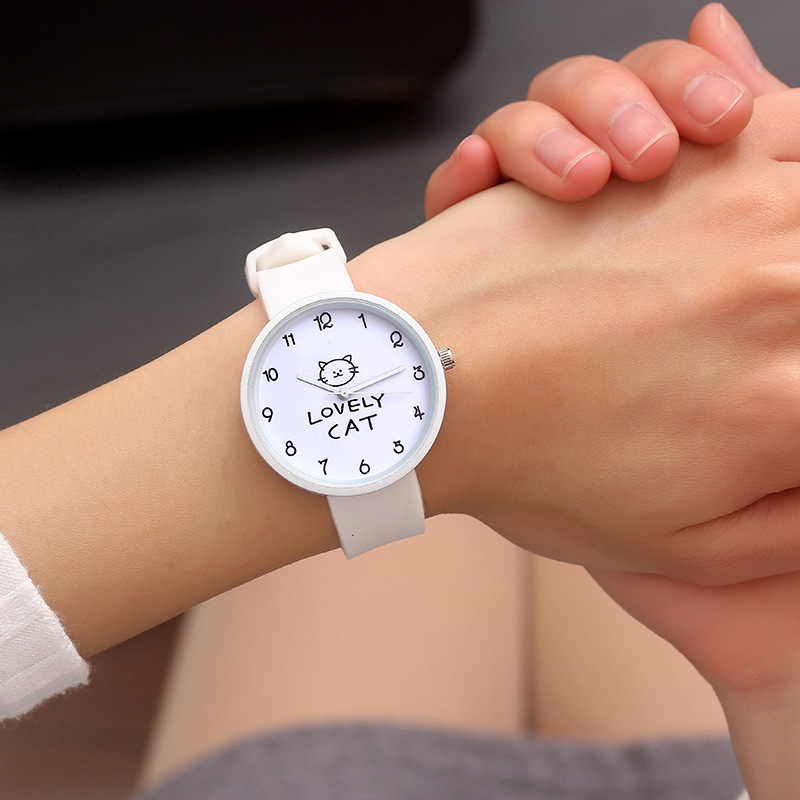 Student Party Light Luxury Quartz Watch White Fresh Artistic Retro Fashion Couple All-match Elegant College Style Watch