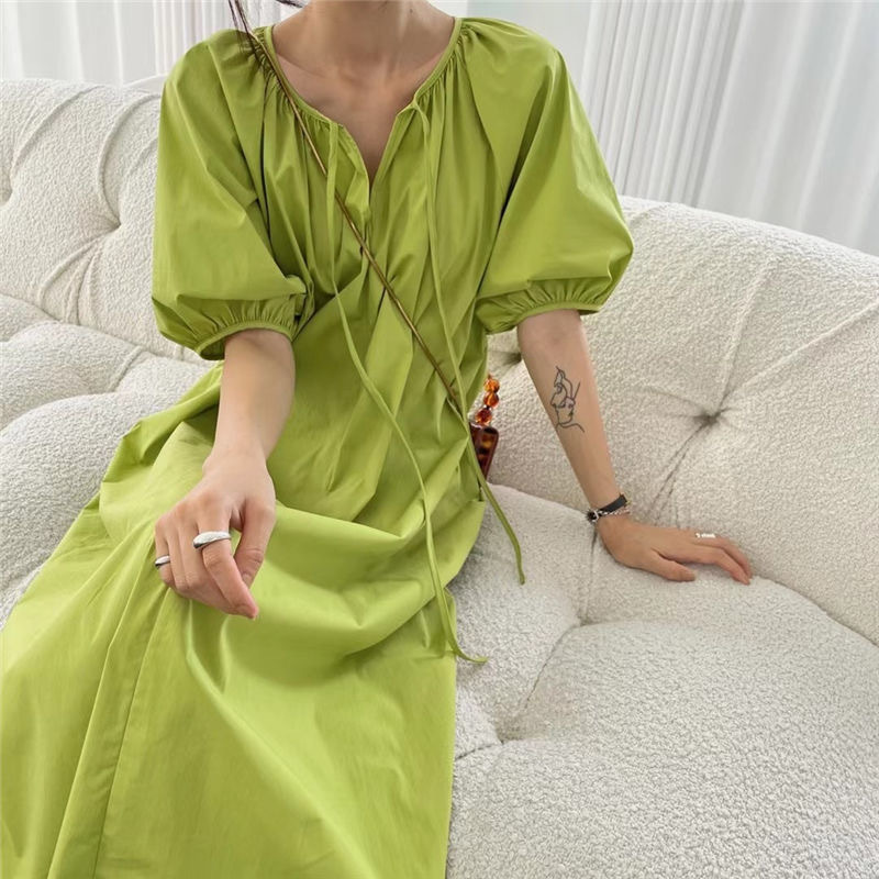 French Retro Round Neck Dress Women's 2023 Summer Niche Design Tight Waist Slimming Puff Sleeve Mid-length Dress