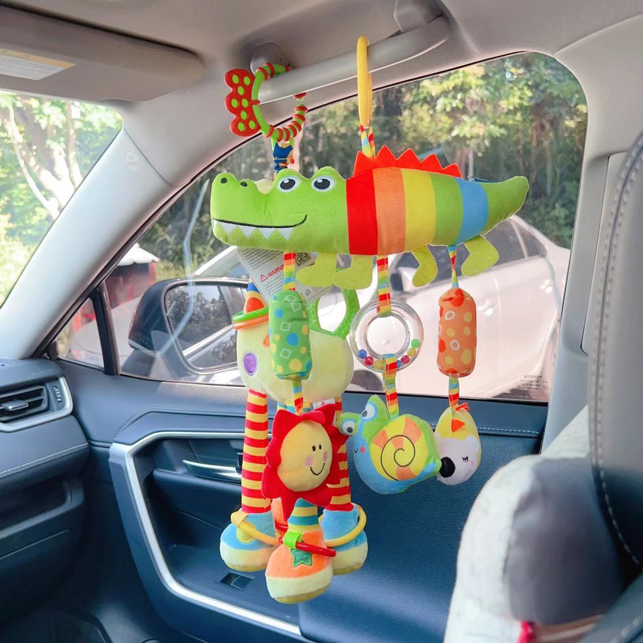 Baby toy stroller pendant giraffe bed bell to comfort 0 to 1 year old 3 to 6 months newborn baby rattle color