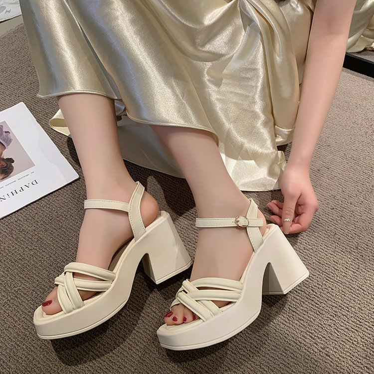 Thick-soled high-heeled buckle peeple sandals for women's 2024 new style Korean-style outfitting beach sandals with skirt