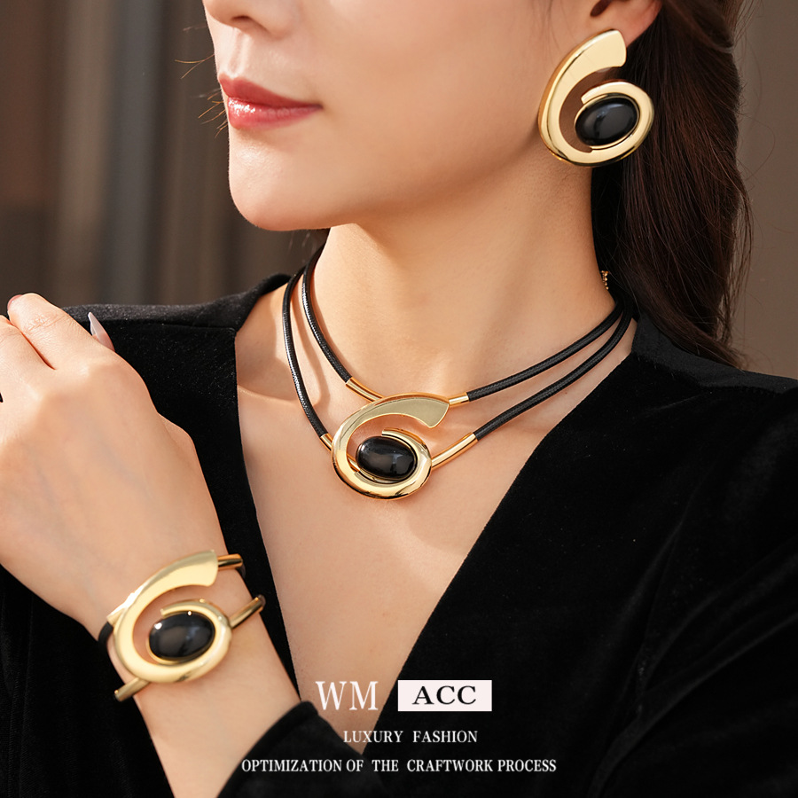 European and American vintage oval spiral double-layer set, fashionable personality, cool and cool style jewelry with a niche and refined sense of luxury