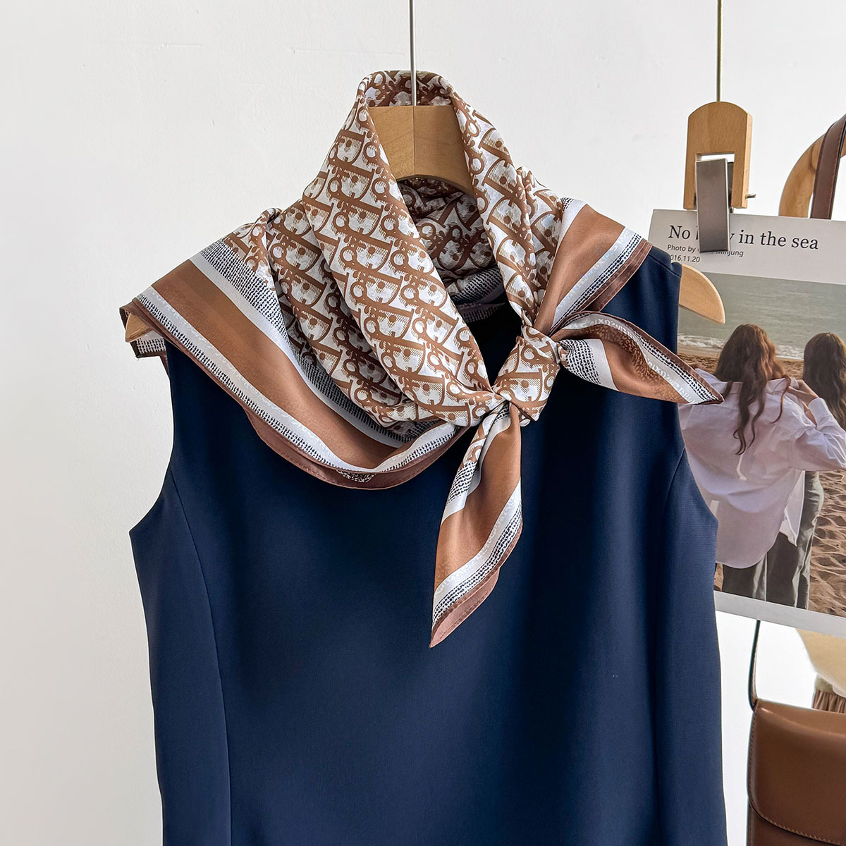 Picture of Cross-border Double-sided New Vintage Printed Scarf Korean Style Women's Fashion 70 Square Scarf Scarf Scarf Tie Scarf Professional