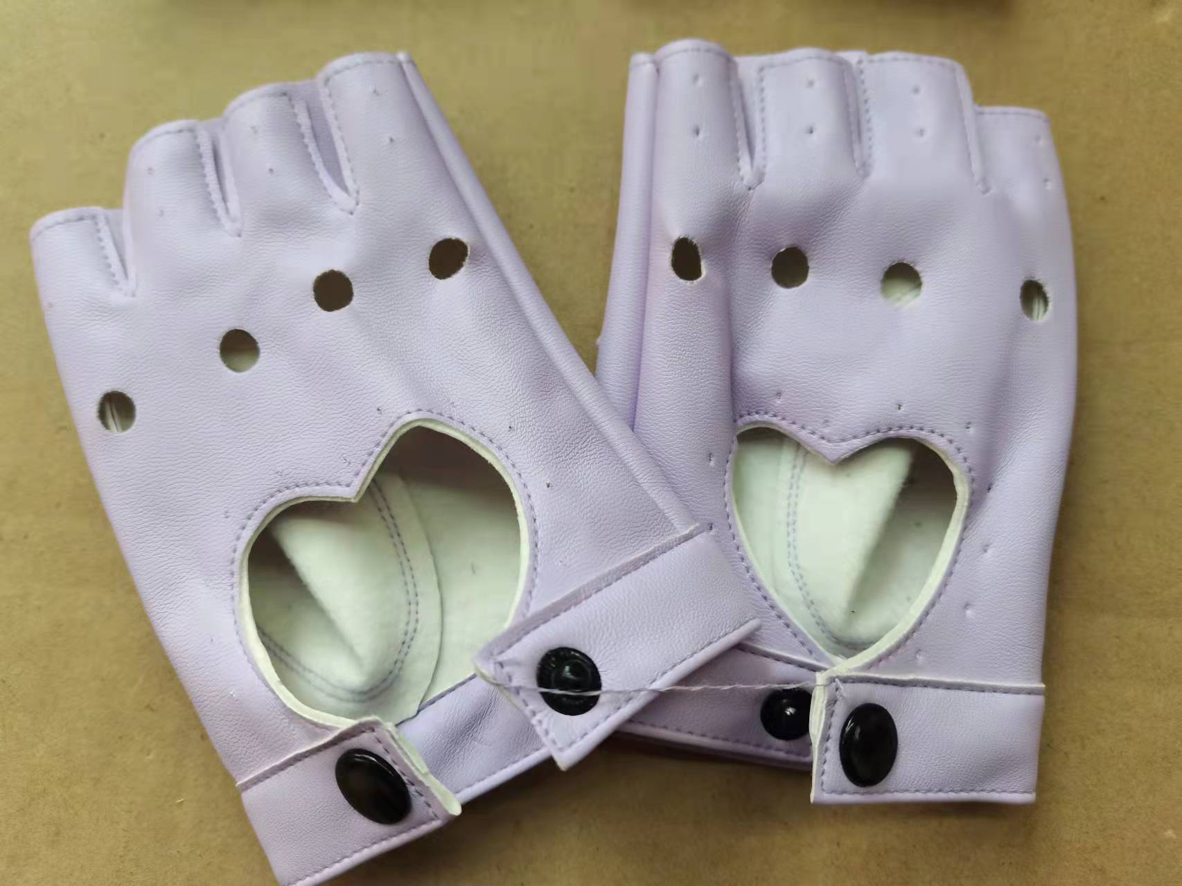 Picture of Cross-border wholesale half-finger gloves European and American women DS heart half-finger gloves stage nightclub pole dance performance gloves