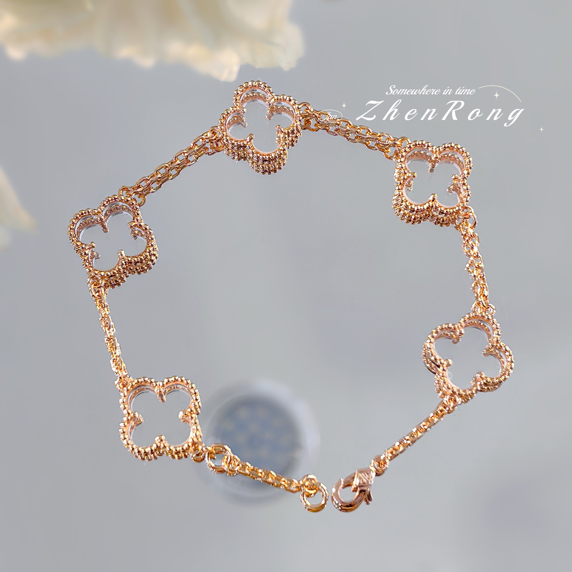 Picture of New Style Brahma White Crystal Four-leaf Clover Five-flower Bracelet Counter Same Style Light Luxury 5-flower Four-leaf Clover Necklace Pendant Women