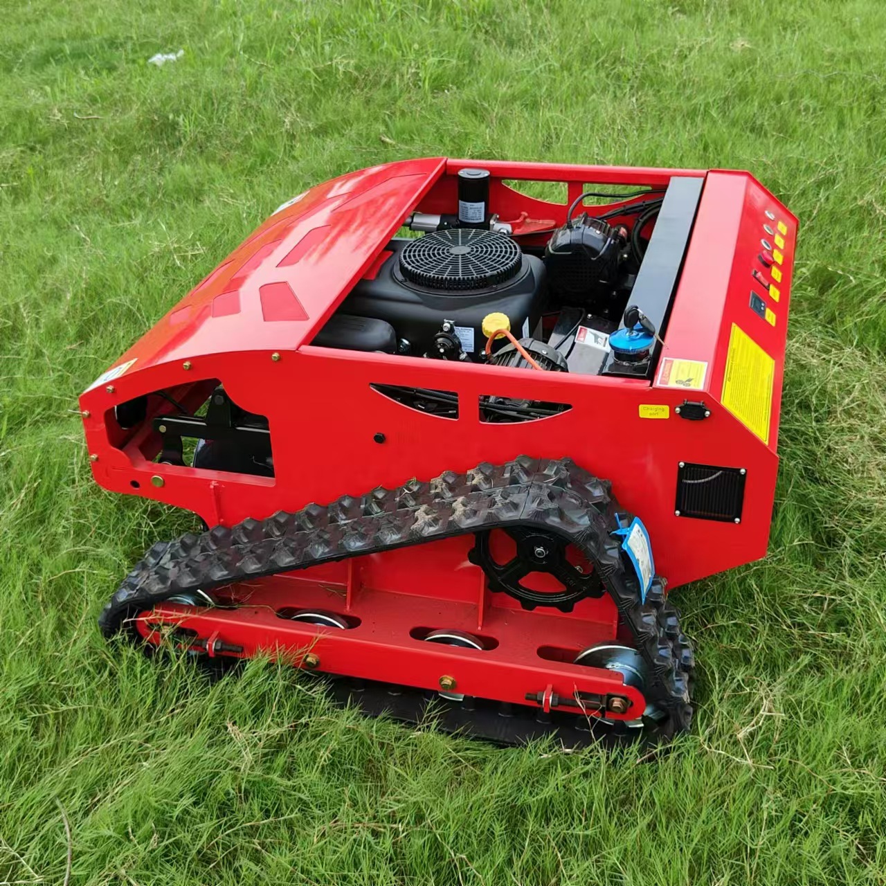 Exported to Belarus Remote Control Smart Lawn Mower Crawler Self-Propelled Lawn Mower Stadium Lawn Mower