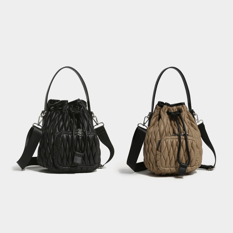 South Korea Dongdaemun Elegant Texture Pleated Western Style High-end Retro Niche Rhombus Drawstring Autumn and Winter New Handheld