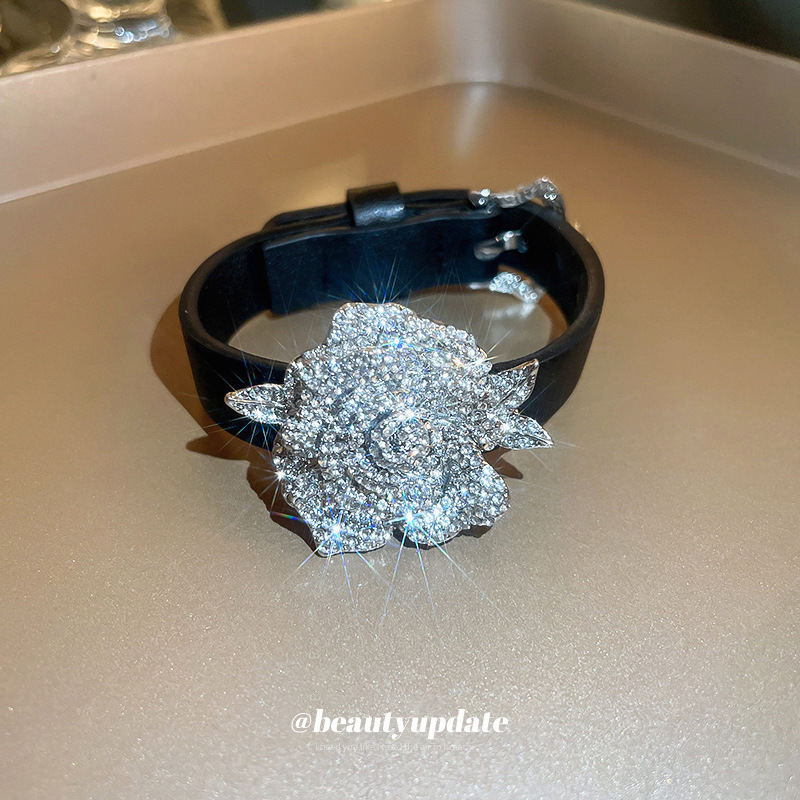 Picture of Korean Diamond Flower Belt Bracelet European and American Light Luxury Niche Design Sense Bracelet Personalized New Style Heavy Industry Bracelet for Women
