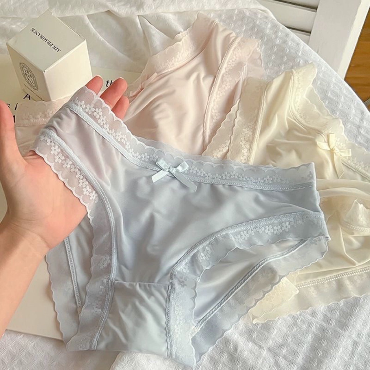 Lace Underwear Women's Seamless Hot Style Ice Silk Pure Desire Skin-friendly Pure Cotton Crotch Sexy Mid-waist Women's Breathable Briefs Thin
