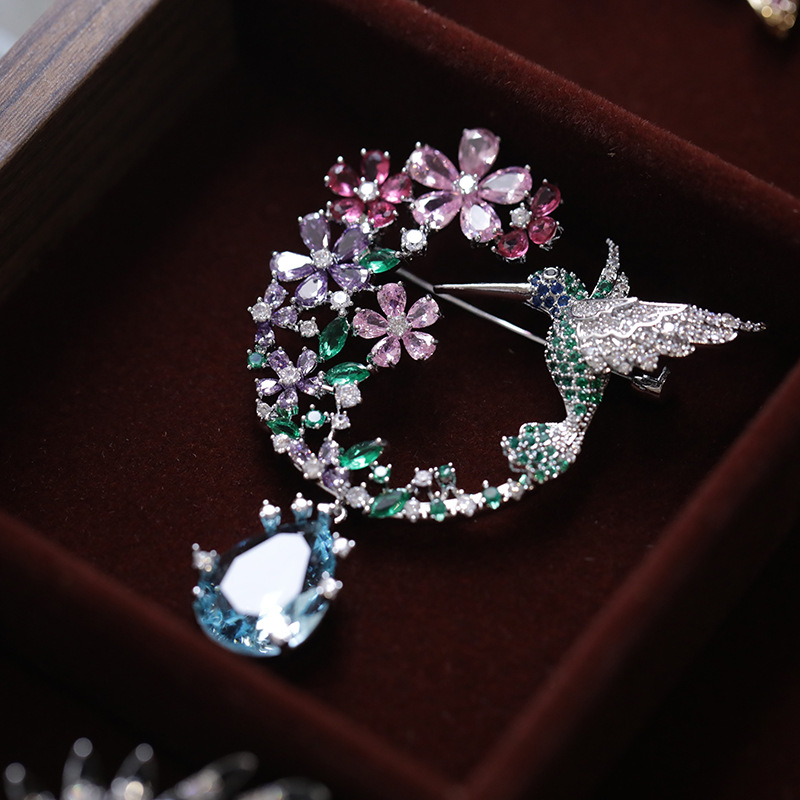 Tianshe Jewelry High-End Brand Luxury Jewelry High-End Colorfulful Garland Hummingbird Brooch Souvenir