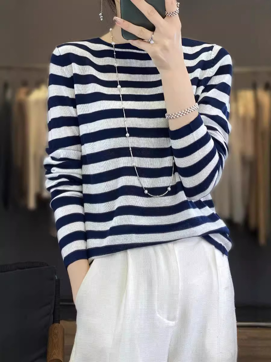 2024 Autumn and Winter New Striped Knitted Base Shirt Women's Comfortable Age-reducing Round Neck Loose Sweater All-match Casual Top