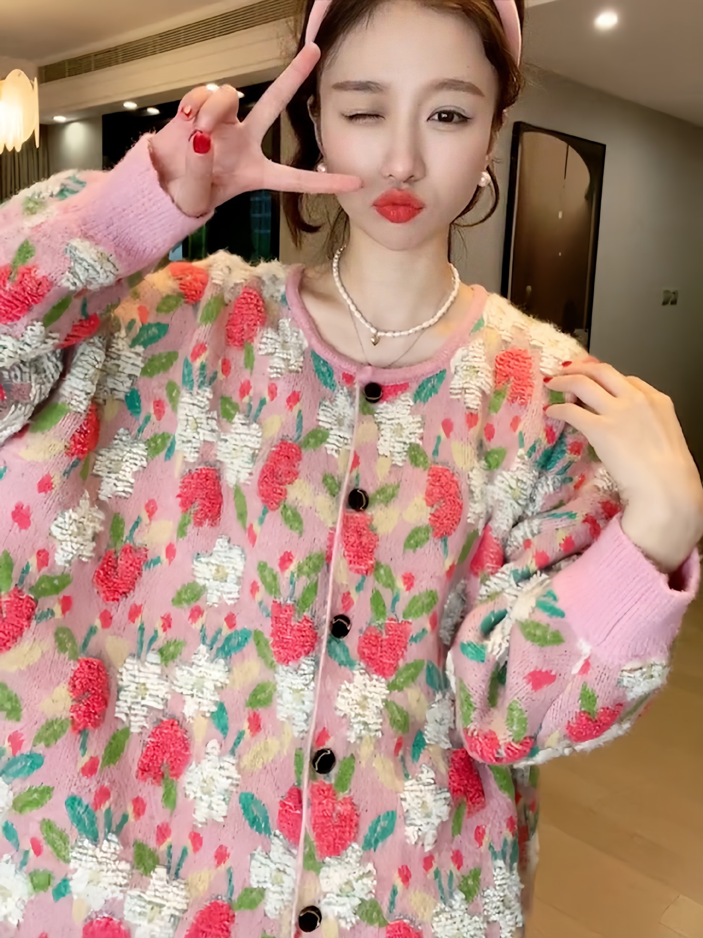 Picture of Soft glutinous lazy style cardigan sweater coat women's autumn and winter loose outer wear printed design niche sweater top