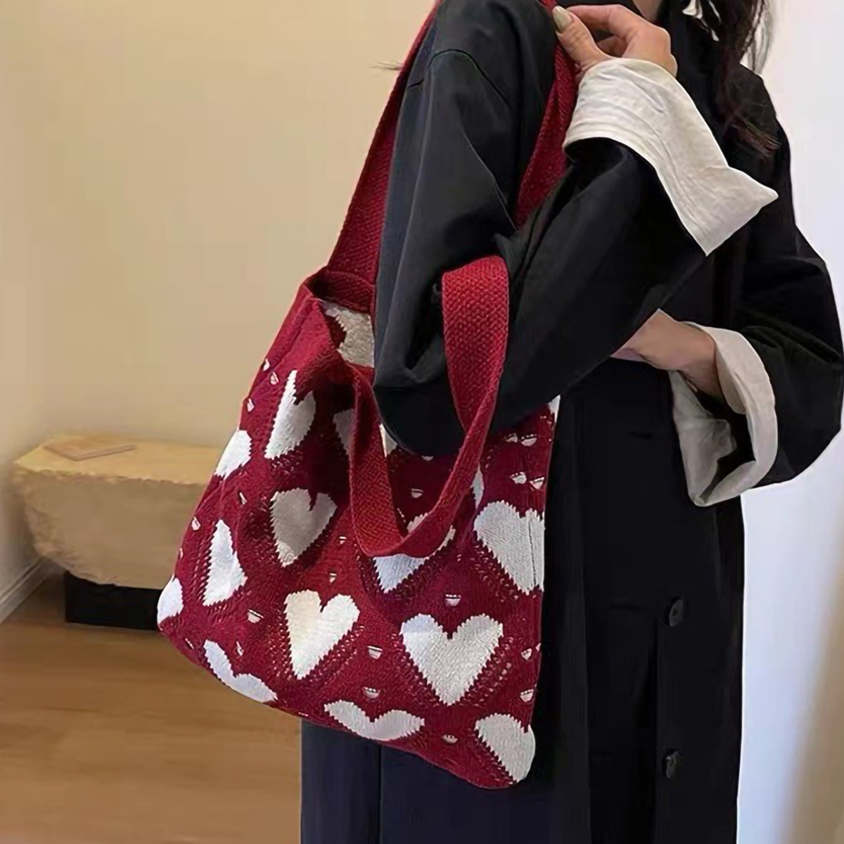 2024 New Knitted Love Bag Tote Bag Shoulder Bag Fashion Bag Knitted Woven Bag Crossbody