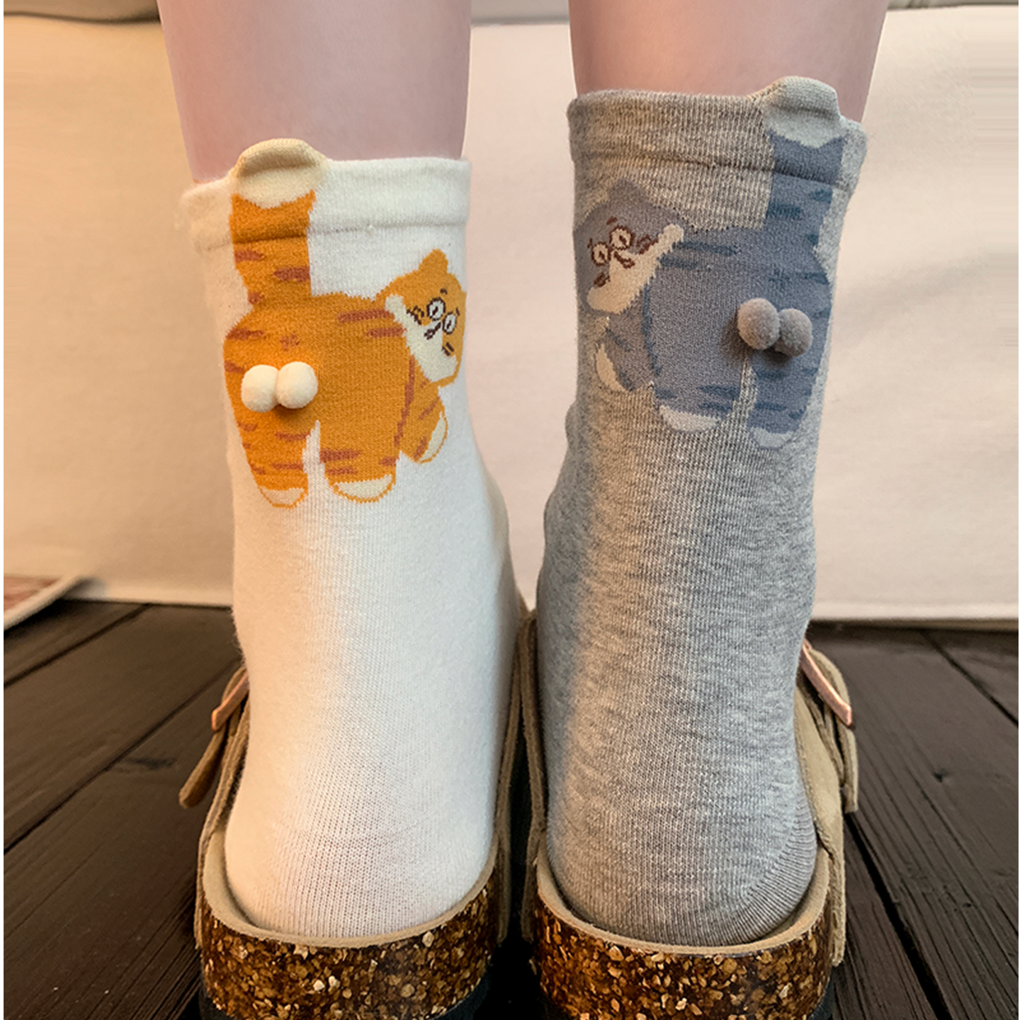 Xiaohongshu hit cat egg socks are the same for men and women, three-dimensional hairballs, combed cotton, boneless seams, and good looks
